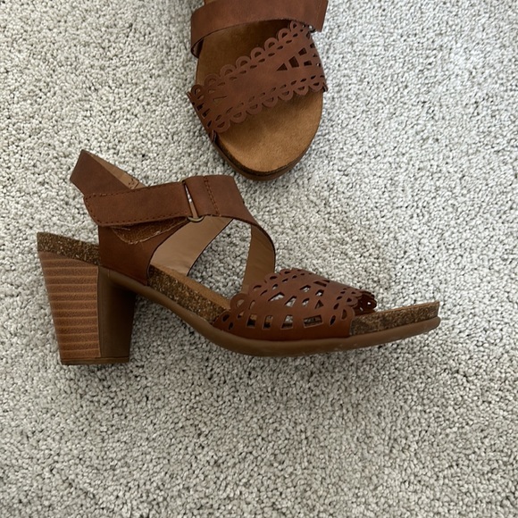 Heels - Picture 2 of 2